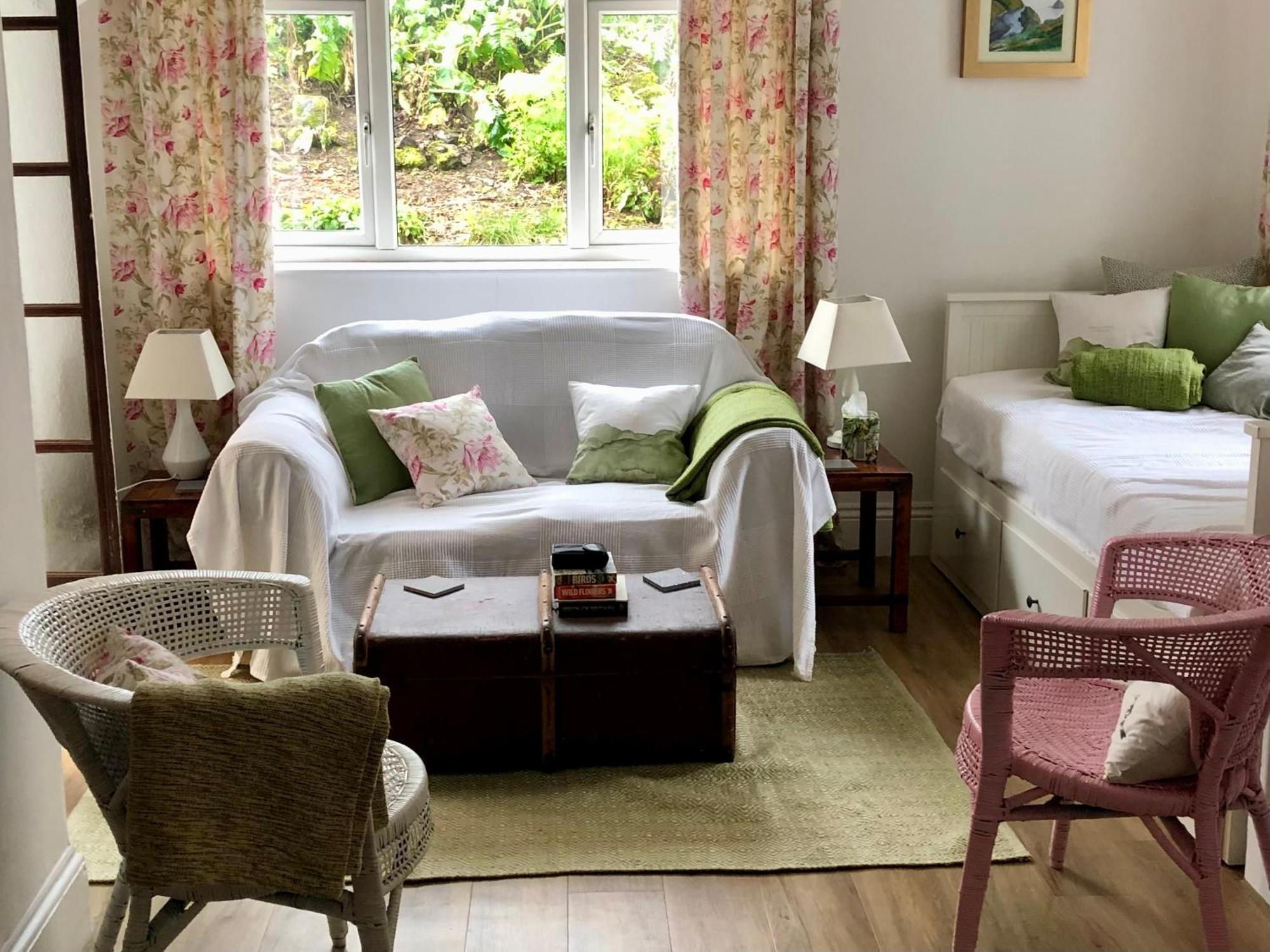 Lake Villa Holiday Cottages 홀스워디 외부 사진