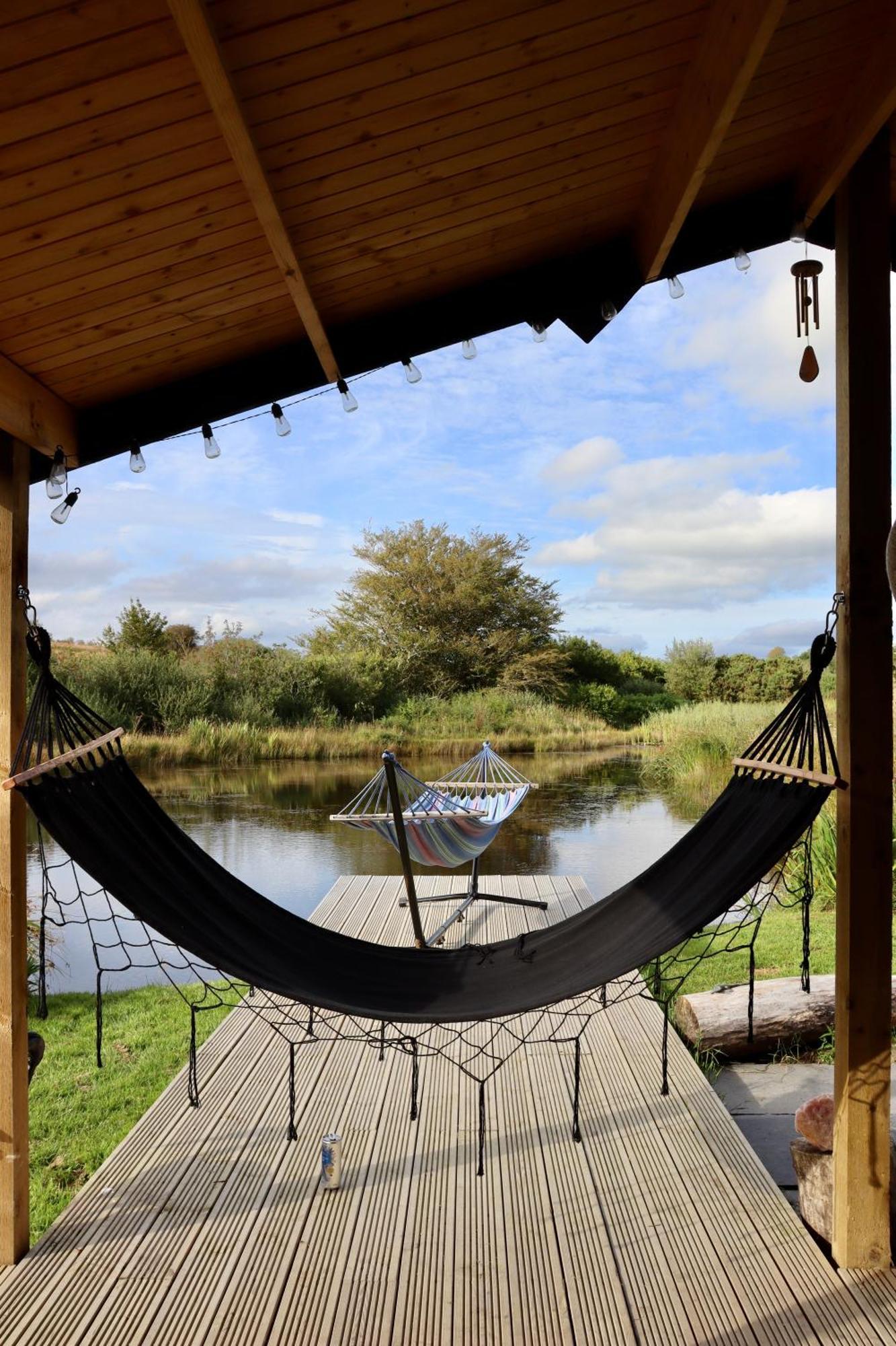 Lake Villa Holiday Cottages 홀스워디 외부 사진