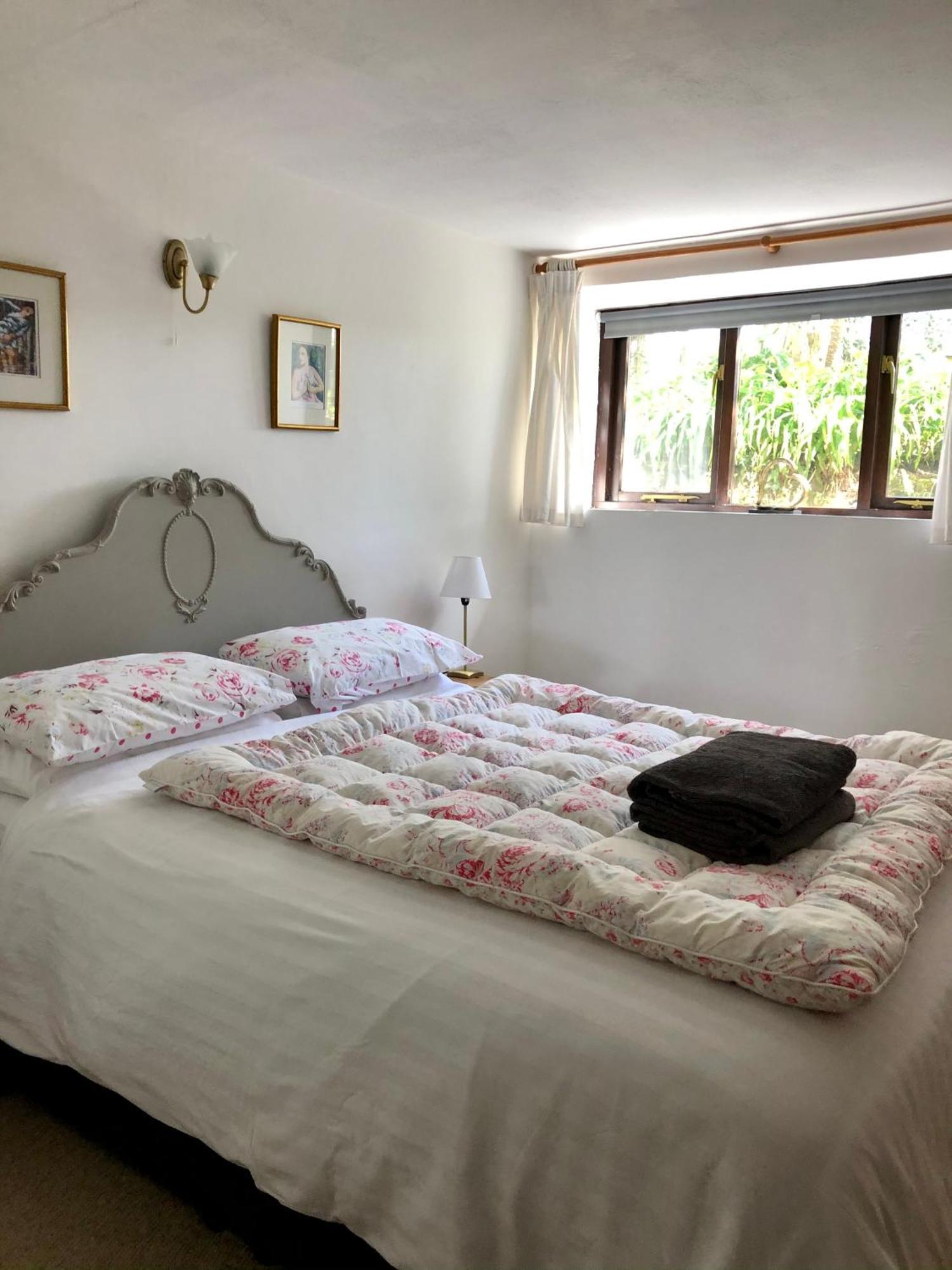 Lake Villa Holiday Cottages 홀스워디 외부 사진